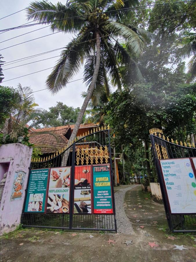 Thriphala Ayurveda Yogashram Apartment Thiruvananthapuram Екстериор снимка